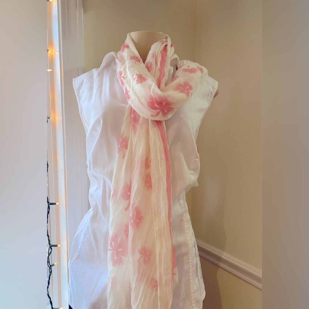 “Lucky” Pink Shamrock Viscose Scarf/Summer wrap Approx 68”x 31” NWT A&O …
